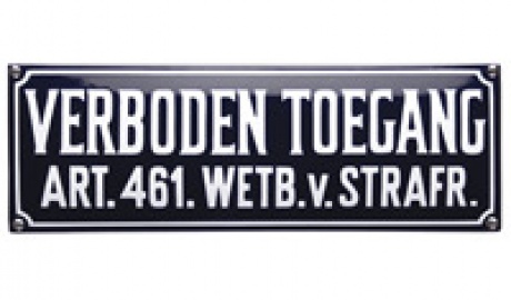 Betreden voetbalvelden ten strengste verboden