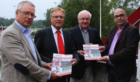  Wethouders Wolterink en Stegeman ontvangen eerste exemplaren presentatiegids Excelsior�31
