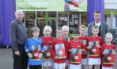 Aftrap voetbalplaatjes album Plusmarkt Ter Maat