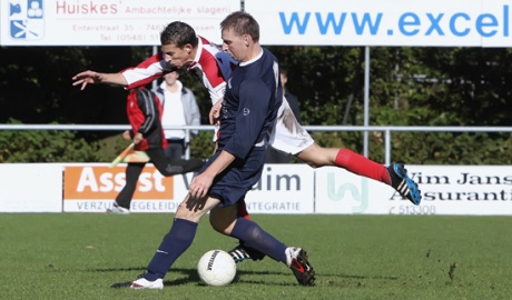 Excelsior'31 2 maakt het zich onnodig moeilijk tegen DTS'35 2 (3e elftal verstevigt koppositie)