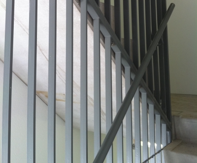 Foto bij Traphek met lamellen