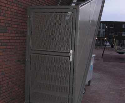 Foto bij Poort met perfo/plaat