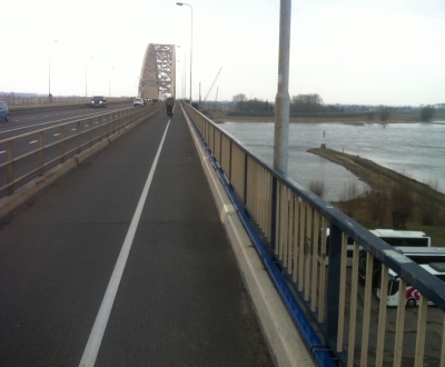 Foto bij Waalbrug A50